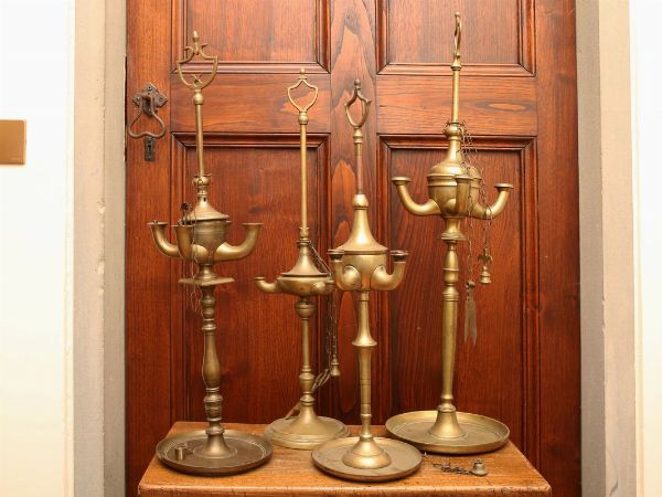 Quattro lucerne fiorentine in bronzo  - Asta Arredi da Palazzo Compagni a Firenze - Associazione Nazionale - Case d'Asta italiane