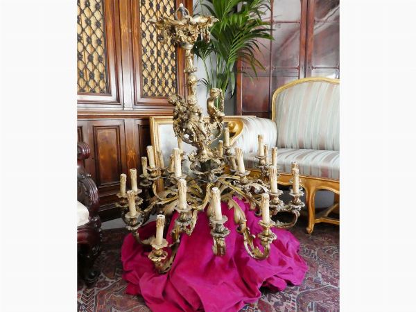 Grande lampadario in bronzo dorato  - Asta Arredi da Palazzo Compagni a Firenze - Associazione Nazionale - Case d'Asta italiane