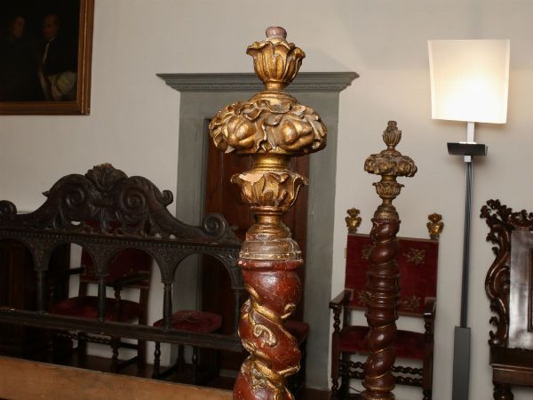 Letto matrimoniale in legno laccato rosso e dorato  - Asta Arredi da Palazzo Compagni a Firenze - Associazione Nazionale - Case d'Asta italiane