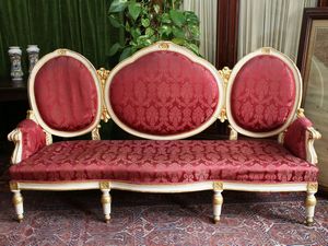 Grande divano in legno intagliato, laccato e dorato  - Asta Arredi da Palazzo Compagni a Firenze - Associazione Nazionale - Case d'Asta italiane