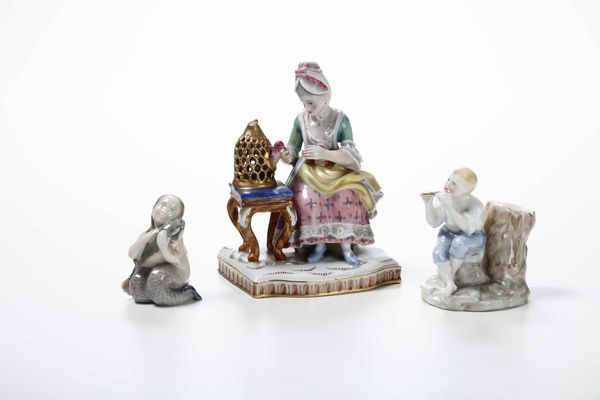 Tre figurine Turingia, Copenaghen, Doccia, XX secolo  - Asta Ceramiche e Arredo per la Tavola | Cambi Time - Associazione Nazionale - Case d'Asta italiane