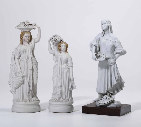 Tre figurine, XX secolo  - Asta Ceramiche e Arredo per la Tavola | Cambi Time - Associazione Nazionale - Case d'Asta italiane