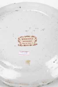 Tre piatti  Francia dellest e Milano, XVIII secolo  - Asta Ceramiche e Arredo per la Tavola | Cambi Time - Associazione Nazionale - Case d'Asta italiane