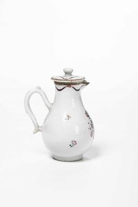 Quattro diverse porcellane orientali, XVIII secolo  - Asta Ceramiche e Arredo per la Tavola | Cambi Time - Associazione Nazionale - Case d'Asta italiane