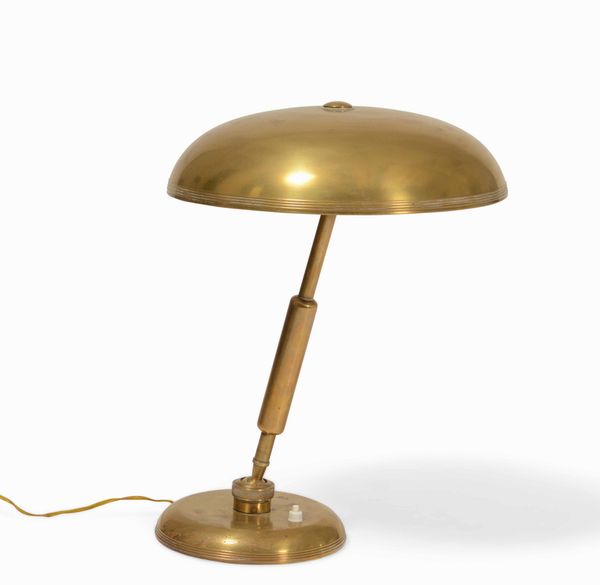 Lampada da tavolo orientabile con struttura e diffusore in ottone.  - Asta Design Lab - Associazione Nazionale - Case d'Asta italiane