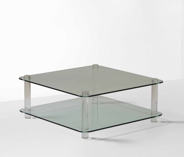 Tavolo basso con struttura in plexiglass e piani in vetro molato.  - Asta Design Lab - Associazione Nazionale - Case d'Asta italiane