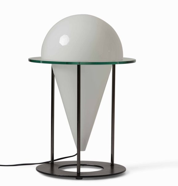 Lampada da tavolo con struttura in metallo laccato e diffusore in vetro opalino.  - Asta Design Lab - Associazione Nazionale - Case d'Asta italiane