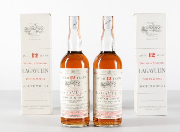 Lagavulin, White Horse Distillers, Pure Islay Malt Scotch Whisky 12 years old  - Asta Heritage. Vini e Distillati da Collezione - Associazione Nazionale - Case d'Asta italiane