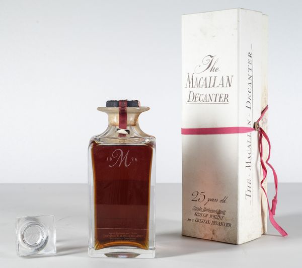 Macallan, Single Malt Scotch Whisky 25 years old Decanter serie M  - Asta Heritage. Vini e Distillati da Collezione - Associazione Nazionale - Case d'Asta italiane