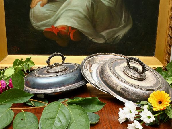 Coppia di legumiere ovali in metallo argentato  - Asta Stile toscano: curiosit da una residenza di campagna - Associazione Nazionale - Case d'Asta italiane
