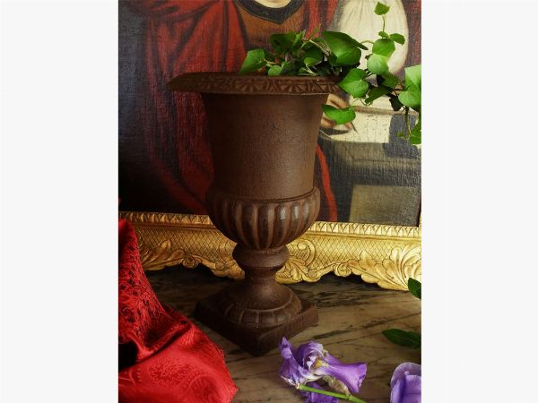 Vaso da giardino in ghisa  - Asta Stile toscano: curiosit da una residenza di campagna - Associazione Nazionale - Case d'Asta italiane