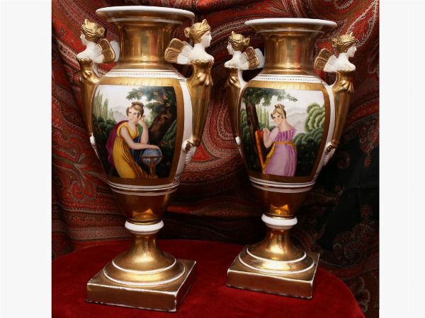 Coppia di vasi ad anfora in porcellana  - Asta Stile toscano: curiosit da una residenza di campagna - Associazione Nazionale - Case d'Asta italiane