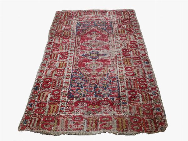 Tre tappeti caucasici di vecchia manifattura  - Asta Stile toscano: curiosit da una residenza di campagna - Associazione Nazionale - Case d'Asta italiane