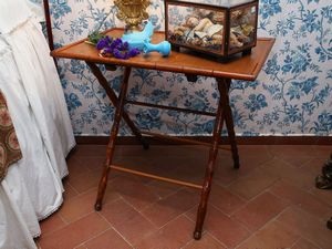 Tavolino-vassoio in faggio  - Asta Stile toscano: curiosit da una residenza di campagna - Associazione Nazionale - Case d'Asta italiane