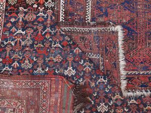Due tappeti caucasici di vecchia manifattura  - Asta Stile toscano: curiosit da una residenza di campagna - Associazione Nazionale - Case d'Asta italiane