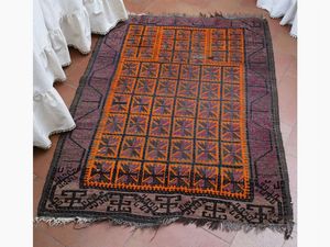Tre tappeti persiani di vecchia manifattura  - Asta Stile toscano: curiosit da una residenza di campagna - Associazione Nazionale - Case d'Asta italiane