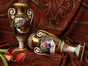 Coppia di vasi ad anfora in porcellana  - Asta Stile toscano: curiosit da una residenza di campagna - Associazione Nazionale - Case d'Asta italiane