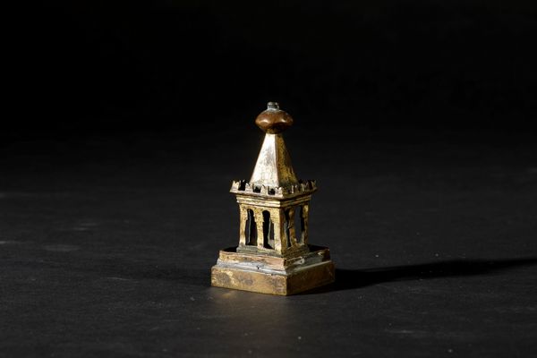 Piccola stupa in bronzo, Tibet, XVIII secolo  - Asta Arte Orientale | Cambi Time - Associazione Nazionale - Case d'Asta italiane