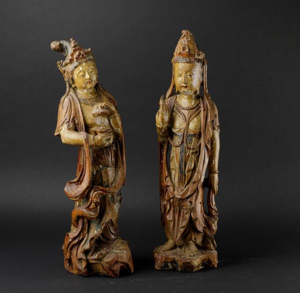 Due figure di Guanyin scolpite in legno con tracce di policromia, Cina, Dinastia Qing, XIX secolo  - Asta Arte Orientale | Cambi Time - Associazione Nazionale - Case d'Asta italiane