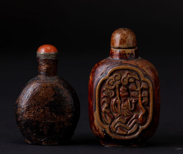 Due snuff bottles in legno, Cina, Dinastia Qing, XIX secolo  - Asta Arte Orientale | Cambi Time - Associazione Nazionale - Case d'Asta italiane