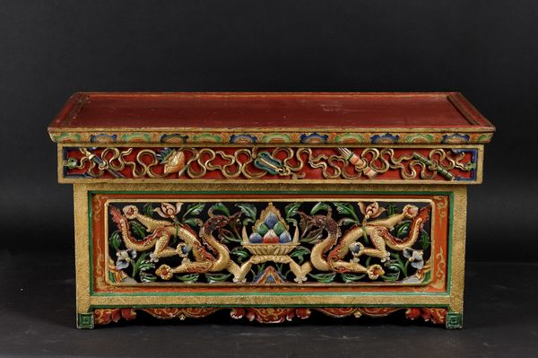 Tavolino pieghevole in legno laccato, Tibet, XX secolo  - Asta Arte Orientale | Cambi Time - Associazione Nazionale - Case d'Asta italiane