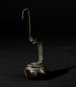 Piccola teiera-lanterna in bronzo, India, XIX secolo  - Asta Arte Orientale | Cambi Time - Associazione Nazionale - Case d'Asta italiane