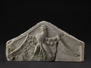 MANIFATTURA DEL XVII SECOLO - Piccolo fregio araldico in pietra raffigurante aquila.