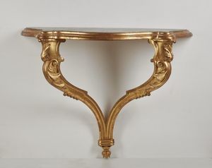MANIFATTURA DEL XIX SECOLO - Consolle in legno dorato e laccato, con sostegni in forma di volute e decorazioni fitomorfe, il piano dipinto a finto marmo.