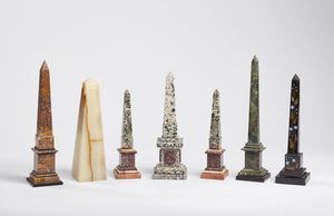 MANIFATTURA DEL XX SECOLO - Gruppo di sette obelischi in marmi diversi.