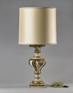 MANIFATTURA DEL XVIII-XIX SECOLO - Lampada in legno parzialmente dorato e laccato.