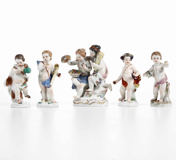 Un gruppetto e quattro figurine con putti raffiguranti le quattro stagioni. Meissen, secondo quarto del XX secolo  - Asta Ceramiche | Cambi Time - Associazione Nazionale - Case d'Asta italiane