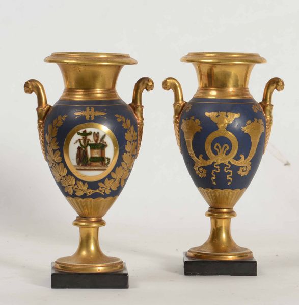 Coppia di vasi. Probabilmente Parigi, 1830 circa  - Asta Ceramiche | Cambi Time - Associazione Nazionale - Case d'Asta italiane