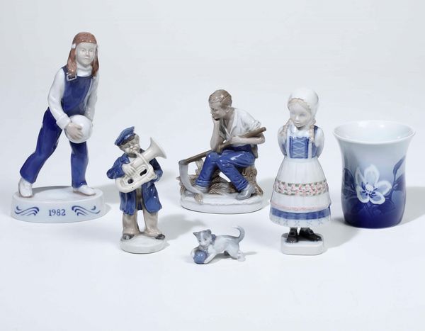 Cinque figurine e un vasetto. Copenaghen e Turingia, seconda met del XX secolo  - Asta Ceramiche | Cambi Time - Associazione Nazionale - Case d'Asta italiane