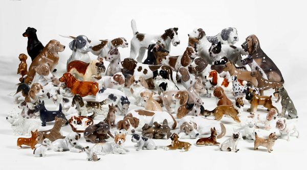 Collezione di 61 figurine di diversi cani  - Asta Ceramiche | Cambi Time - Associazione Nazionale - Case d'Asta italiane