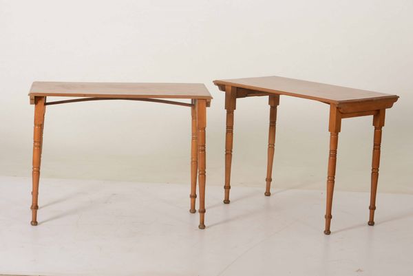 Coppia di tavolini pieghevoli, XX secolo  - Asta Antiquariato | Cambi Time - Associazione Nazionale - Case d'Asta italiane