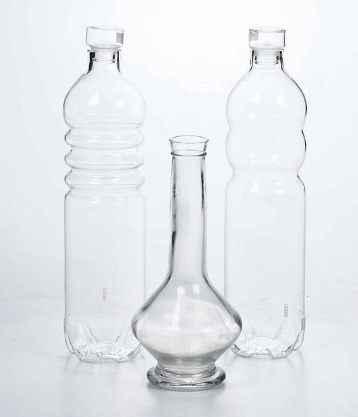 2 bottiglie di vetro con tappi  - Asta Antiquariato | Cambi Time - Associazione Nazionale - Case d'Asta italiane
