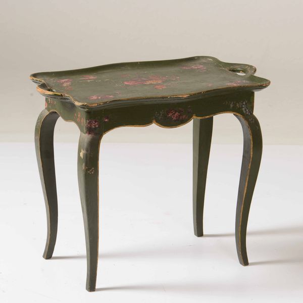 Tavolino a vassoio in legno dipinto  - Asta Antiquariato | Cambi Time - Associazione Nazionale - Case d'Asta italiane