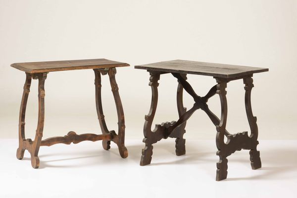 Due tavolini rettangolari con gambe a lira  - Asta Antiquariato | Cambi Time - Associazione Nazionale - Case d'Asta italiane