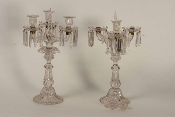 Coppia di candelabri a tre luci in vetro, XX secolo  - Asta Antiquariato | Cambi Time - Associazione Nazionale - Case d'Asta italiane