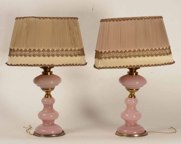 Due lampade da tavolo in vetro rosa  - Asta Antiquariato | Cambi Time - Associazione Nazionale - Case d'Asta italiane