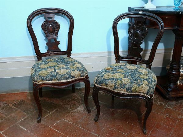 Serie di dodici sedie in noce  - Asta Arredi e Dipinti dall'antica Fattoria Franceschini, in parte provenienti da Villa I Pitti - Associazione Nazionale - Case d'Asta italiane