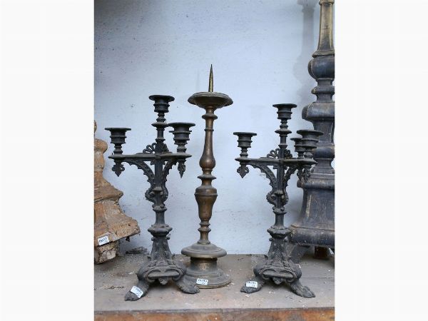 Tre candelabri  - Asta Arredi e Dipinti dall'antica Fattoria Franceschini, in parte provenienti da Villa I Pitti - Associazione Nazionale - Case d'Asta italiane