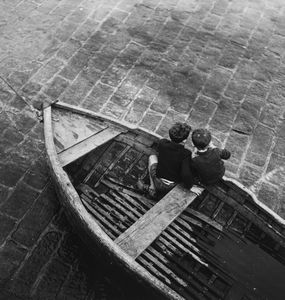 Lucien Hervè - Enfants dans la barque