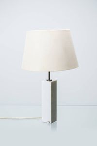 KNOLL - Lampada da tavolo in marmo bianco  metallo verniciato e paralume in stoffa. Anni '60 Marchio del Produttore h  [..]