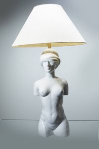 GIULIO CINIGLIA - Lampada da tavolo in ceramica bianca. Prod. Vivai del Sud anni '70 h cm 97