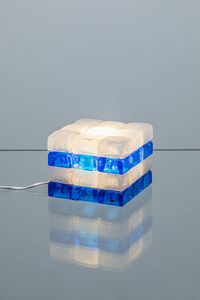 POLIARTE - Lampada da tavolo composta da prismi in vetro colorato di forte spessore. Anni '60 cm 13x16 5x16 5