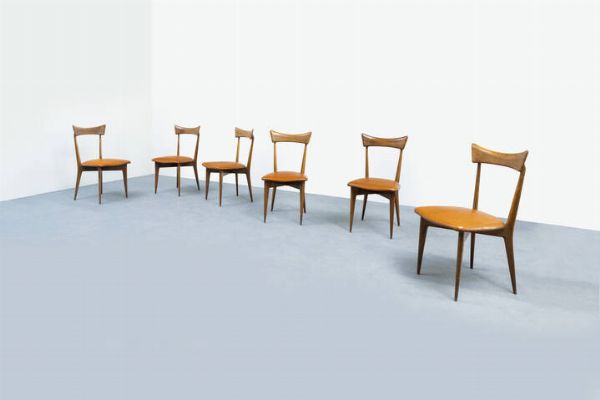 ICO PARISI  attribuito : Sei sedie con struttura in legno  imbottitura rivestita in skai. Anni '50 cm 89x45x50  - Asta Asta 193 Design - Associazione Nazionale - Case d'Asta italiane