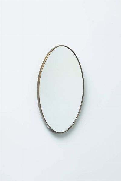 PRODUZIONE ITALIANA : Specchio di forma ovale con bordo in ottone. Anni '50 cm 61x40  - Asta Asta 193 Design - Associazione Nazionale - Case d'Asta italiane