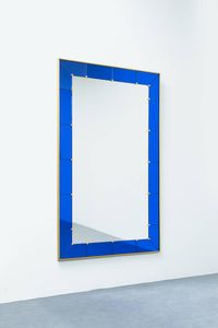 CRISTAL ART - Grande specchiera con cornice in ottone e vetro colorato blu. Anni '60  cm 172x106