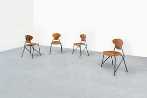 I.S.A - Quattro sedie con struttura in tondino di metallo verniciato  sedute e schienali in compensato curvato. Anni '50  [..]